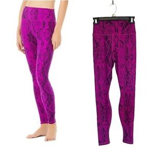 ALO Yoga Viper high rise snakeskin print legging Purple Pop Ankle pant Sz S